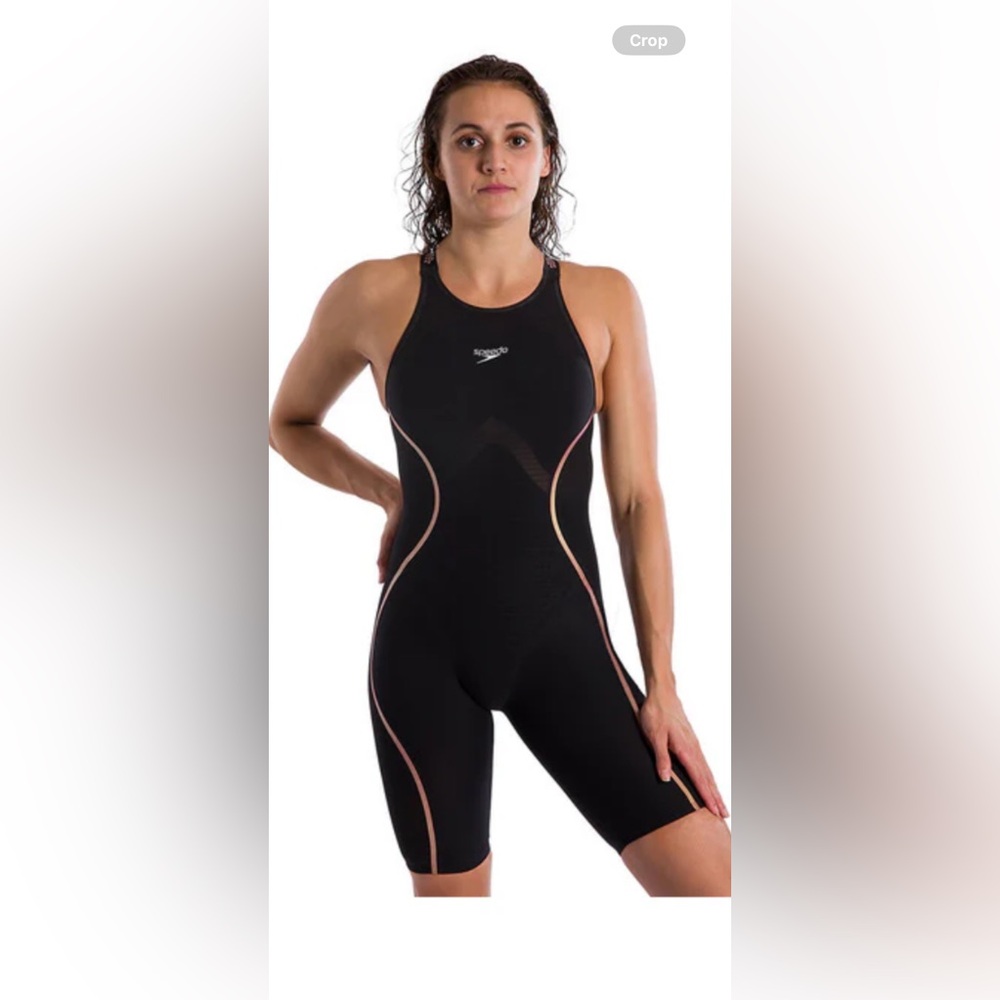 SPEEDO Pure Intent x2 black and rose gold knee skin 
SIZE 23